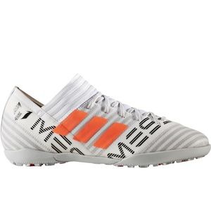 Indoor soccer shoes
